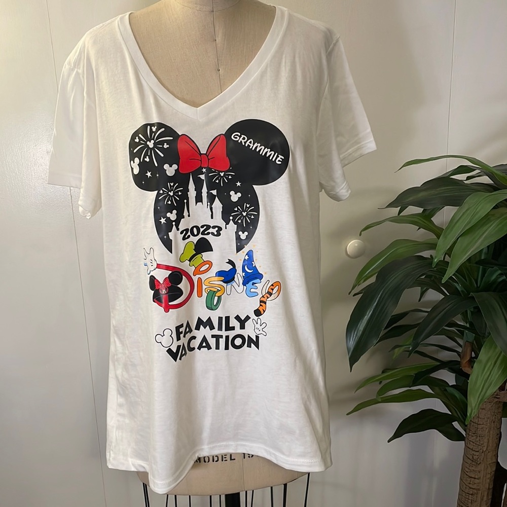 Disney Minnie mouse 2023 Grammie tshirt XXL NWOT